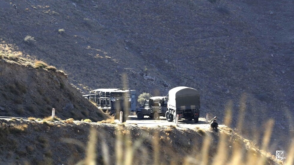 الجيش الجزائري يلقي القبض على مسلح كان يخطط لتفجير يستهدف المظاهرات