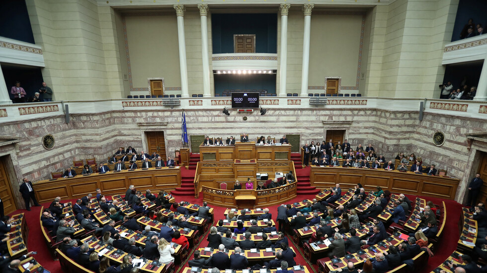 البرلمان اليوناني يوافق على توسيع الوجود العسكري الأمريكي