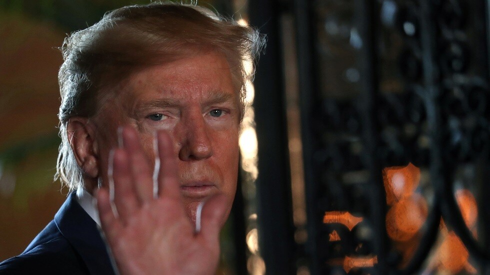 القبض على شخصين اخترقا بسيارتهما حاجزين أمنيين في منتجع ترامب