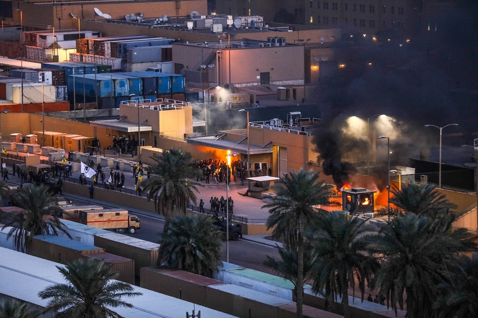 دبلوماسي إيراني يرد على تحميل واشنطن بلاده المسؤولية عن أحداث السفارة الأمريكية ببغداد