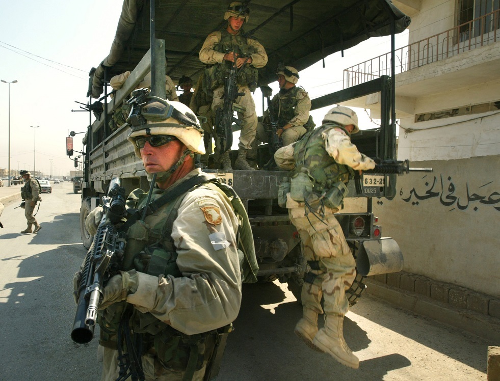بالصور.. القوات المظلية الأمريكية تتوجه لتأمين السفارة في بغداد