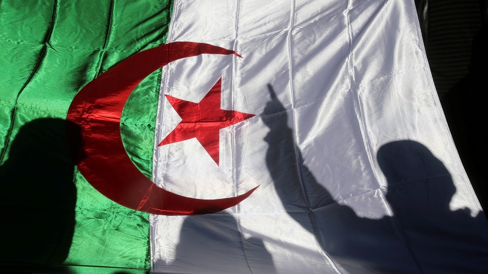 الجزائر تفرج عن نشطاء معارضين اعتقلوا أثناء الاحتجاجات