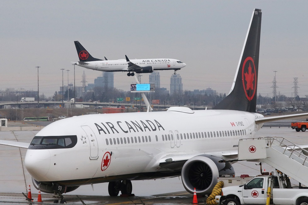 كندا.. اصطدام طائرتين في مطار تورونتو (فيديو)