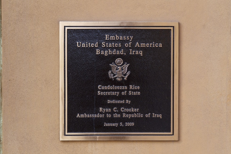 رويترز: السفارة الأمريكية في بغداد تطلب من رعاياها مغادرة العراق فورا