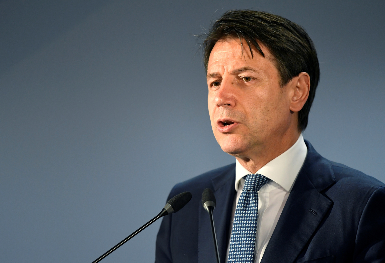 رئيس وزراء إيطاليا يدعو حفتر إلى التخلي عن الخيار العسكري