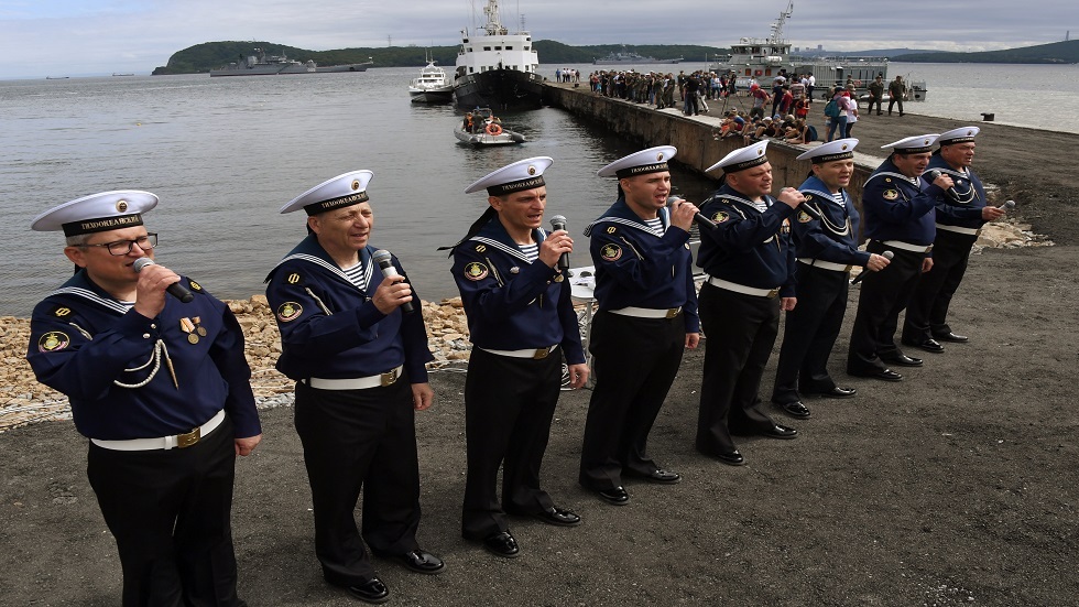 فرقة الغناء والرقص العسكرية لأسطول المحيط الهادئ تحتفل بعيد ميلادها الـ80