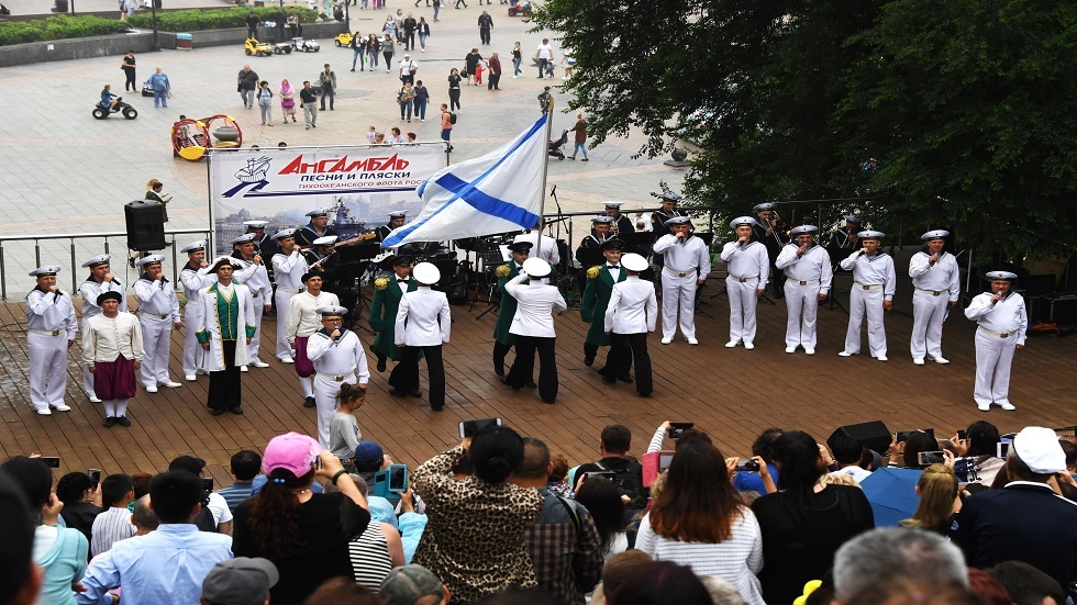 فرقة الغناء والرقص العسكرية لأسطول المحيط الهادئ تحتفل بعيد ميلادها الـ80