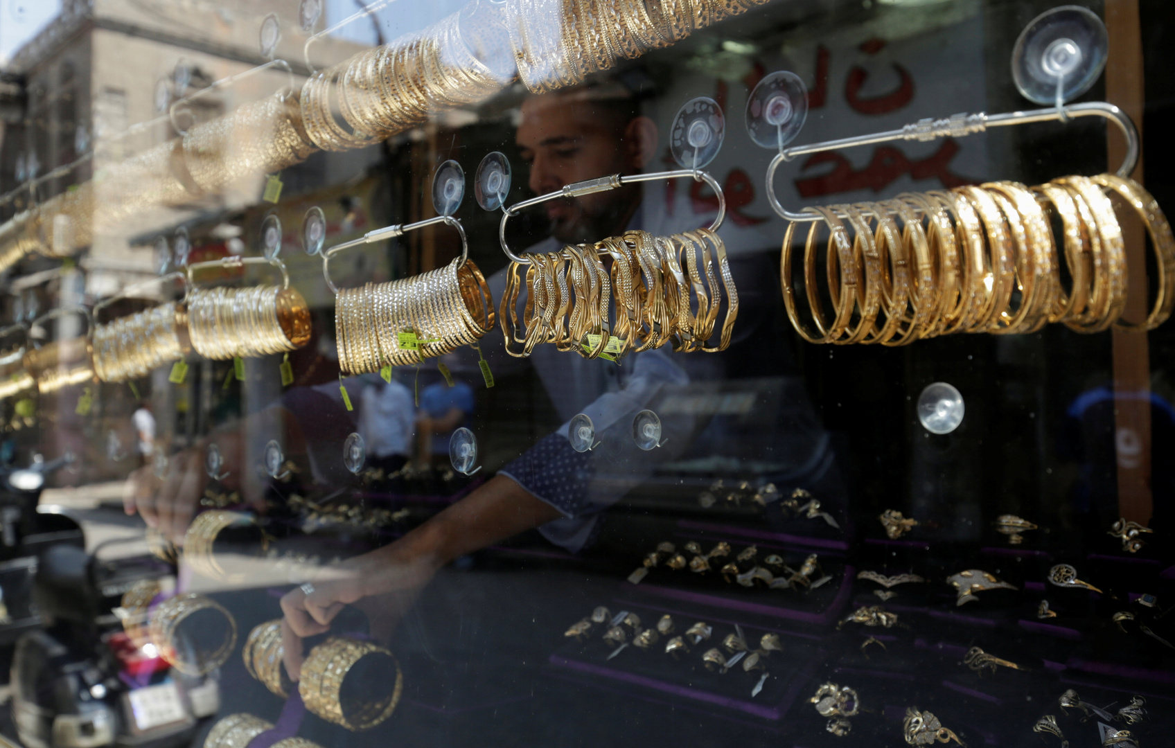 الذهب يتراجع بشكل مفاجئ في مصر خلال دقائق