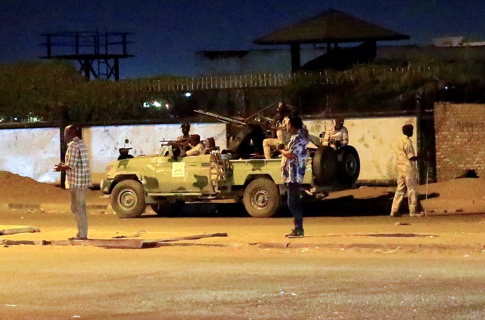 مصدر أمني سوداني لـRT: الجيش أمهل المتمردين 4 ساعات لإخلاء مقرات هيئة العمليات في الخرطوم