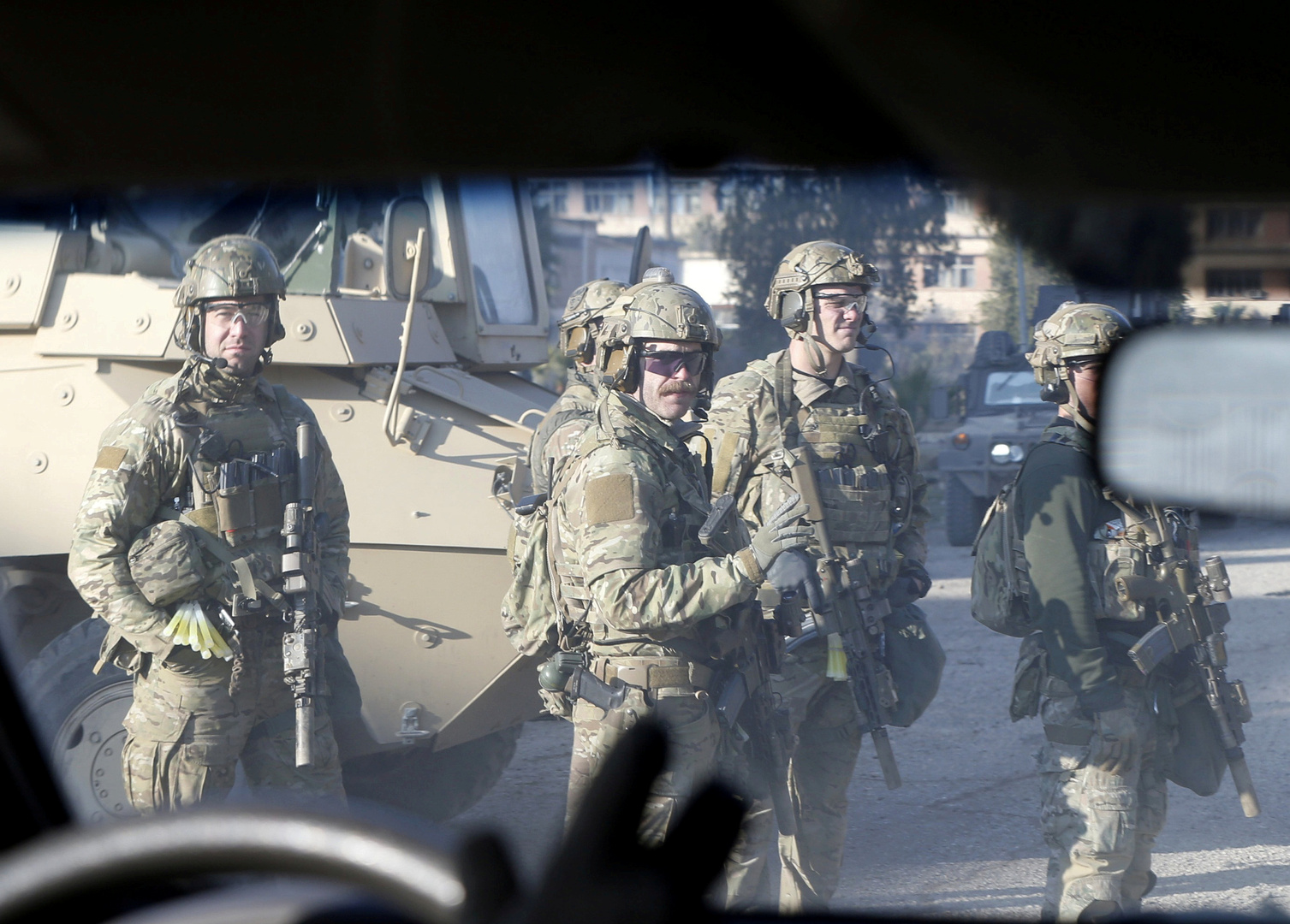 الجيش الأمريكي ينقل قواته في العراق إلى مناطق 