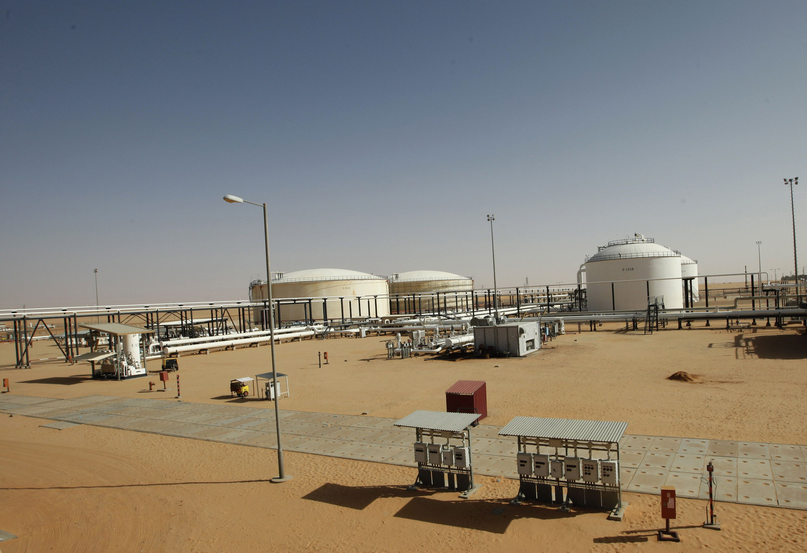 المؤسسة الوطنية للنفط في ليبيا: قوات حفتر تغلق خط أنابيب الحمادة-الزاوية لنقل النفط