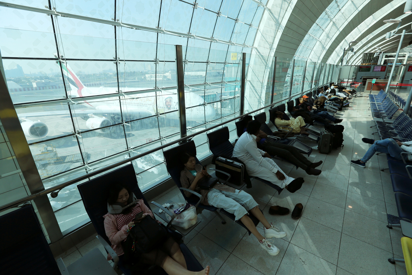 مطارات دولية تتخذ إجراءات صارمة بحق القادمين من الصين