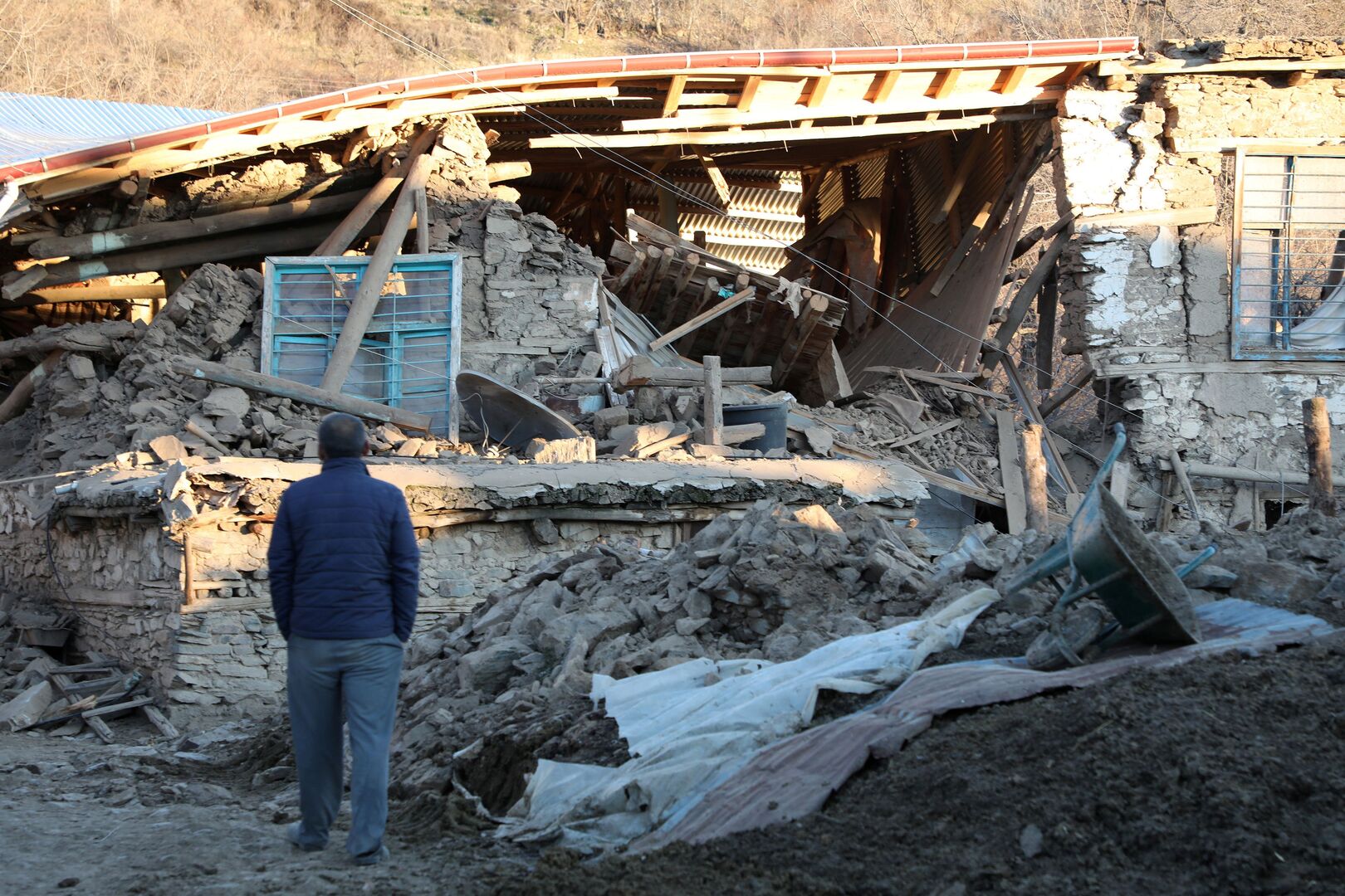 تركيا: ارتفاع عدد قتلى الزلزال إلى 22 وإنقاذ 39 شخصا من تحت الأنقاض