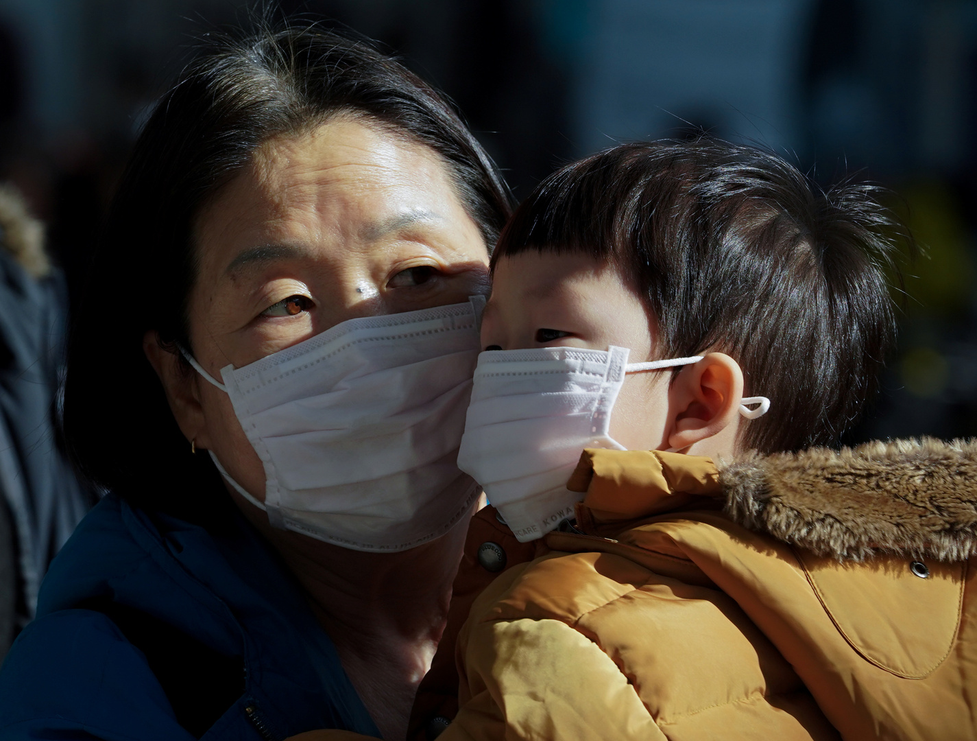الصين تلجأ إلى استيراد الأقنعة وبدلات الحماية من العدوى في ظل انتشار 