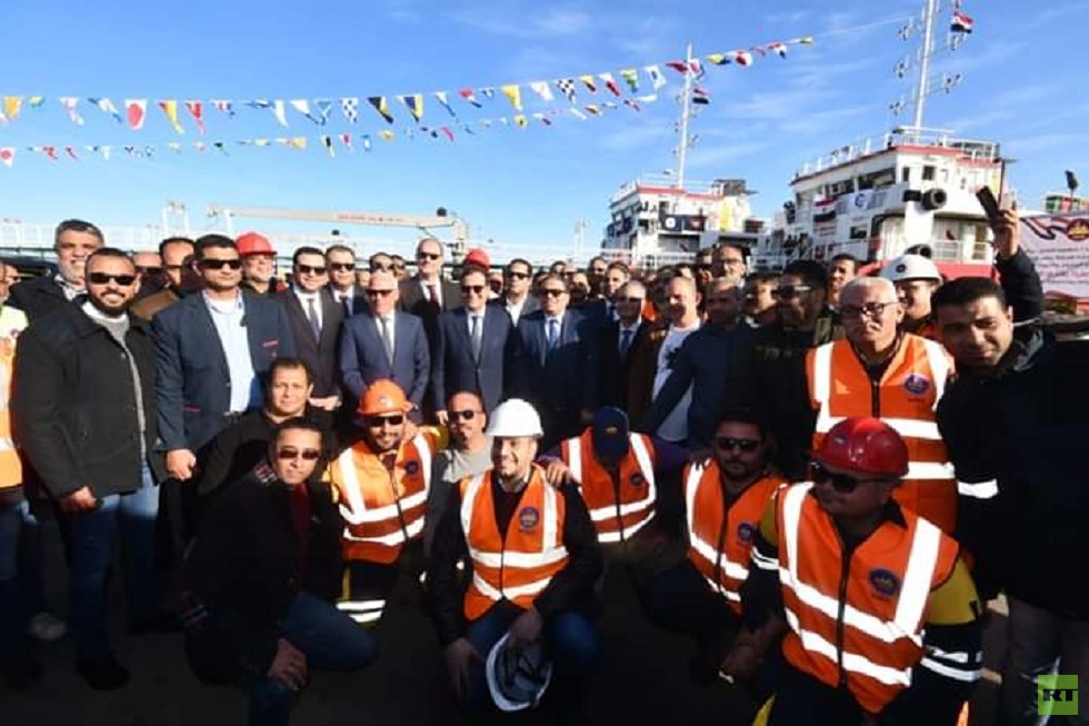 وزير البترول المصري يدشن ناقلتين بحريتين جديدتين لتموين السفن (صور)