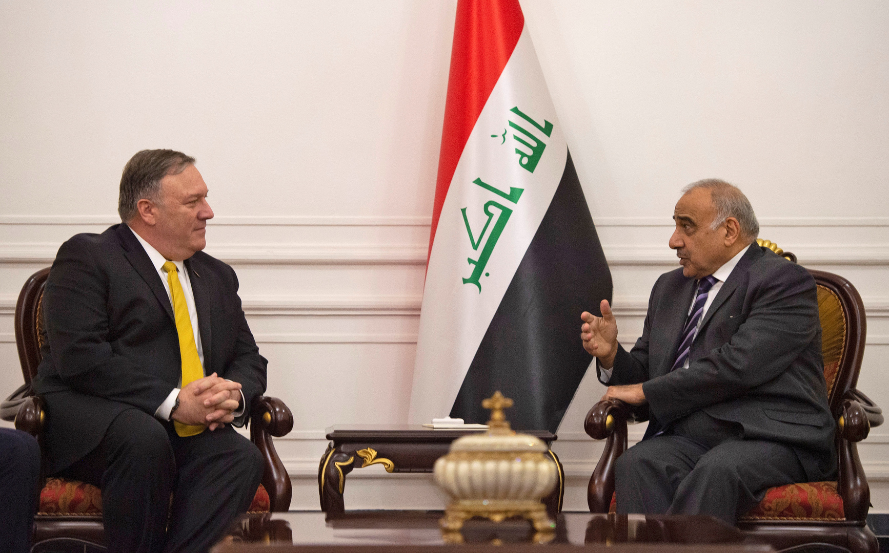 عبد المهدي يؤكد لبومبيو تعزيز إجراءات حماية السفارة الأمريكية في بغداد