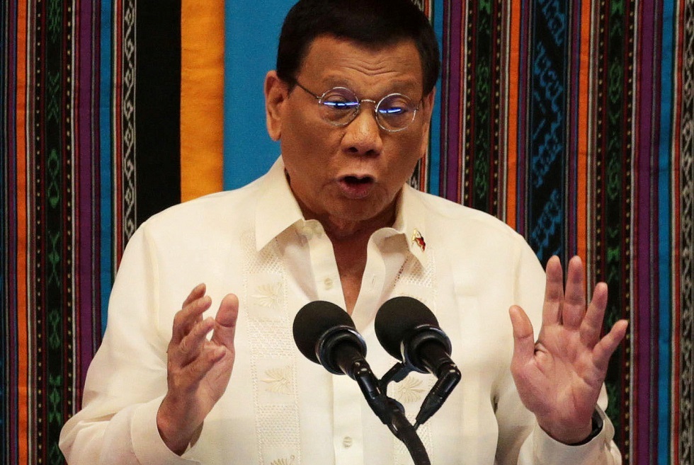 الرئيس الفلبيني يأمر أعضاء حكومته بعدم السفر إلى الولايات المتحدة