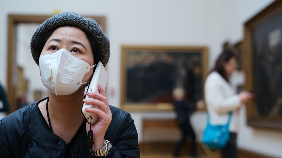 الأطباء يعرضون صور رئتي مصابة بفيروس كورونا