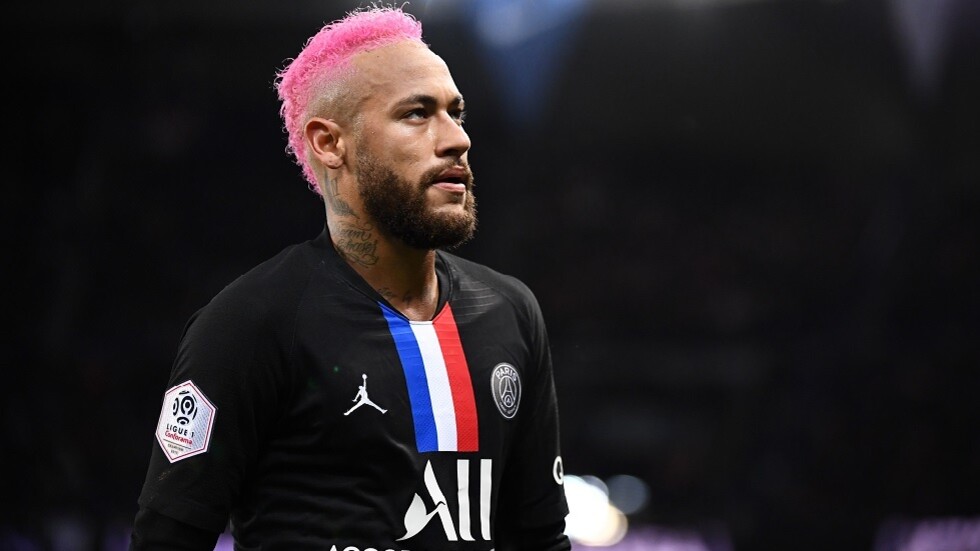 شاهد.. الحكم يعاقب نيمار بسبب مراوغة 