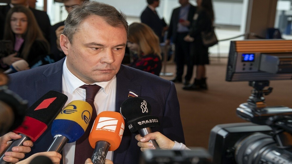 حفيد تولستوي يقترح إثبات مفهوم الزواج فقط بين الرجل والمرأة في الدستور الروسي