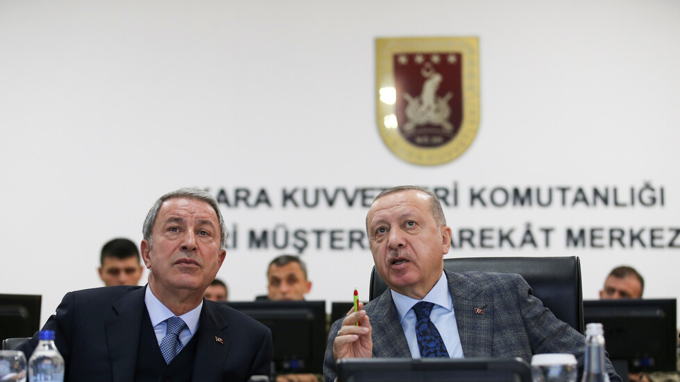 وزير الدفاع التركي: حيدنا 76 عنصرا من الجيش السوري واستهدفنا 54 موقعا بإدلب