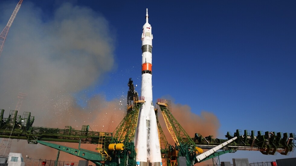 روسيا ترسل روادا جددا إلى الفضاء