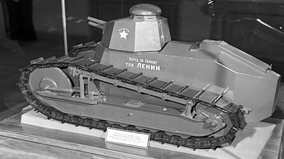 ذكرى مرور 100 عام على تصنيع أول دبابة سوفيتية