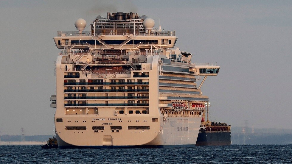 اليابان تفرض حجرا صحيا على 3700 راكب على متن سفينة سياحية بسبب 