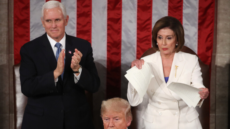 بعد تمزيقها خطاب ترامب.. بيلوسي تصعد والبيت الأبيض يندد