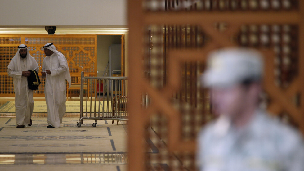 الكويت.. فحص طبي دوري يكشف إصابة 42 عسكريا بالإيدز