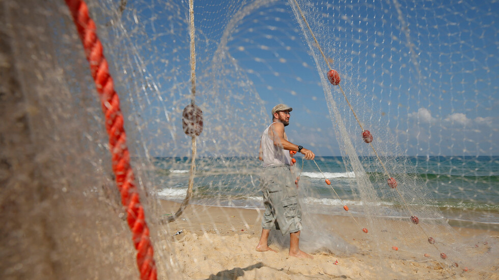 إسرائيل تجدد تضييق الصيد على غزة