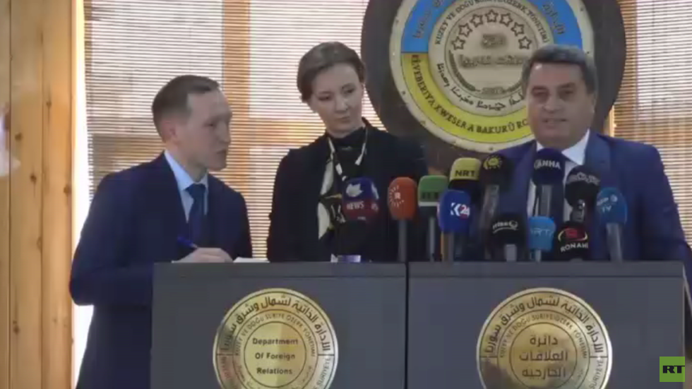 روسيا تتسلم 35 طفلا من أبناء منتسبي 