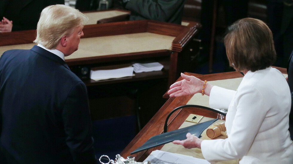 ترامب يرد على بيلوسي بمقطع فيديو