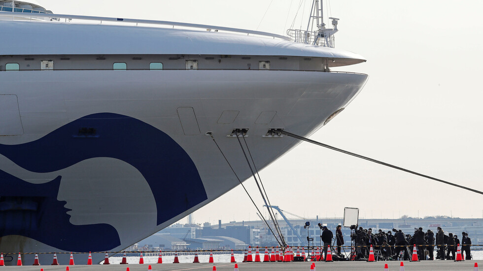 61 مصابا بكورونا على متن سفينة محجوزة في مياه اليابان