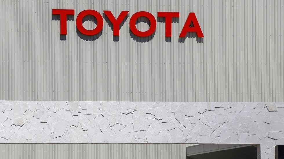 "تويوتا" اليابانية تعلق أنشطتها في الصين