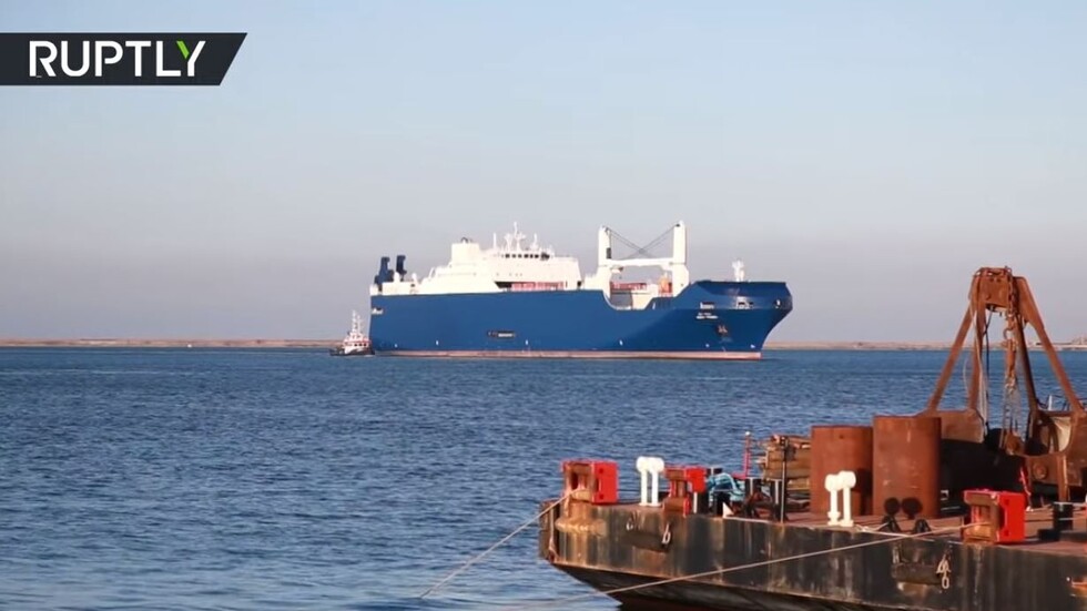 شاهد.. الفرنسيون يحتجون ضد رسو السفينة السعودية في مينائهم