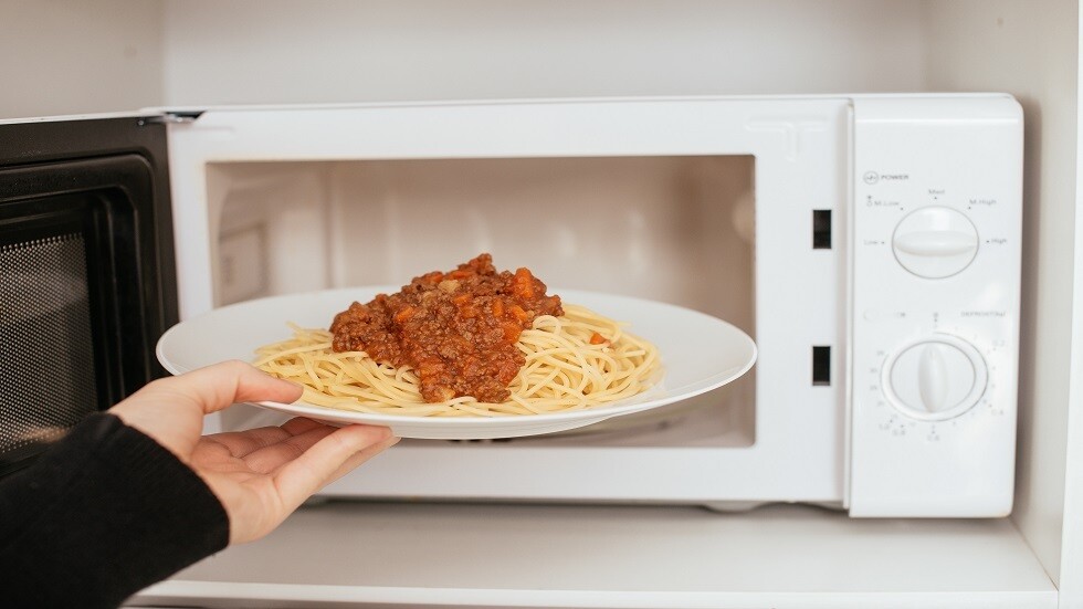 غالبية الناس تستخدم أفران المكروويف بصورة خاطئة