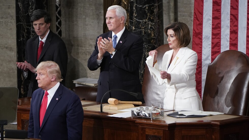 ترامب: بيلوسي خرقت القانون عندما مزقت نص خطابي