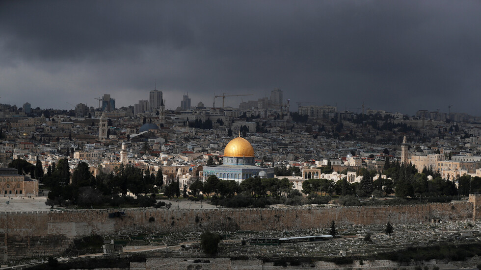 "هآرتس": وثيقة متزامنة مع "صفقة القرن" تؤكد أن تقسيم القدس لم يعد صالحا
