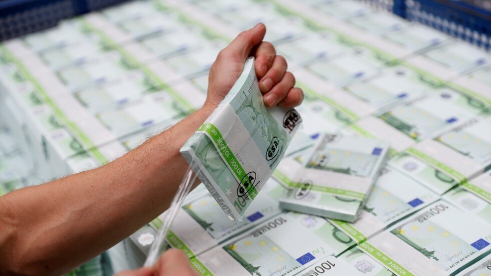 صحيفة فرنسية: البنوك الألمانية تعاني من "مشكلة الغني" وتبحث عن حل لجبال النقود المتراكمة لديها