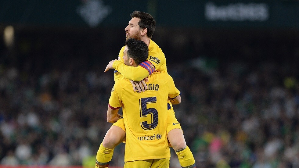 مدرب برشلونة سيتين ينجو من كمين فريقه السابق (فيديو)