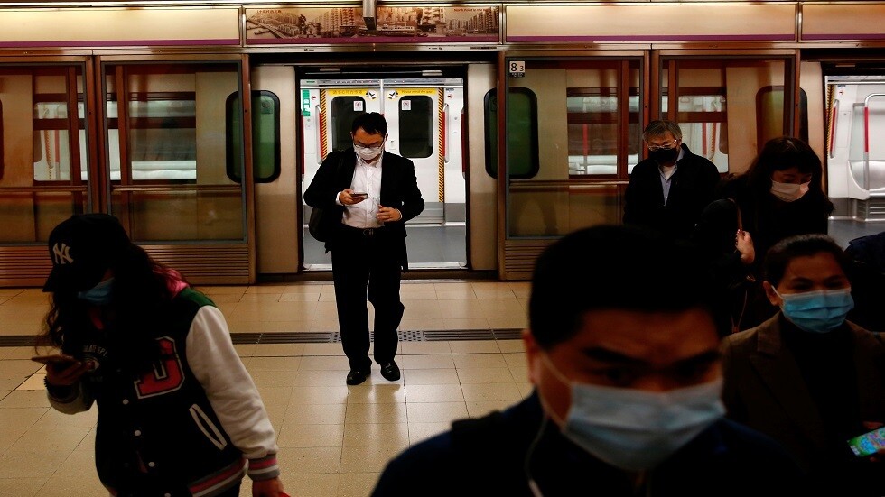 الصينيون يعودون للعمل رغم  تفشي "كورونا" (صور)