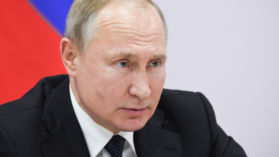 بوتين يهنئ الدبلوماسيين الروس ويشيد بدورهم في الدفاع عن مصالح روسيا