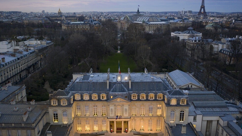 باريس تدين إطلاق إيران قمرا صناعيا