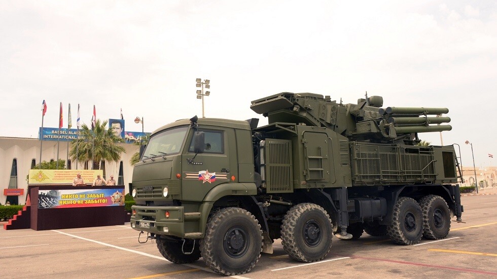 الدفاع الروسية: إسقاط طائرتين مسيرتين أطلقهما مسلحون من إدلب قرب قاعدة حميميم