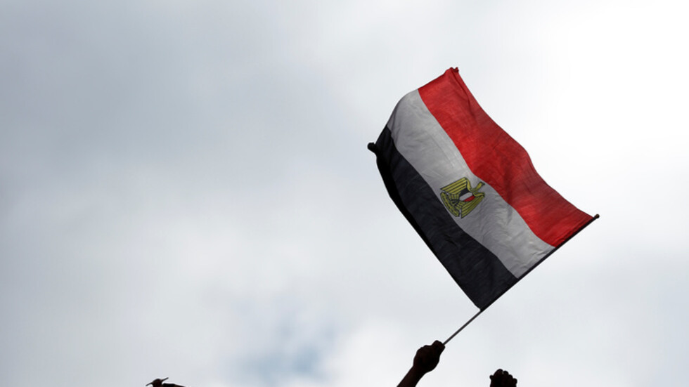 فنانة مصرية مشهورة ترد على أنباء إصابتها بفيروس 