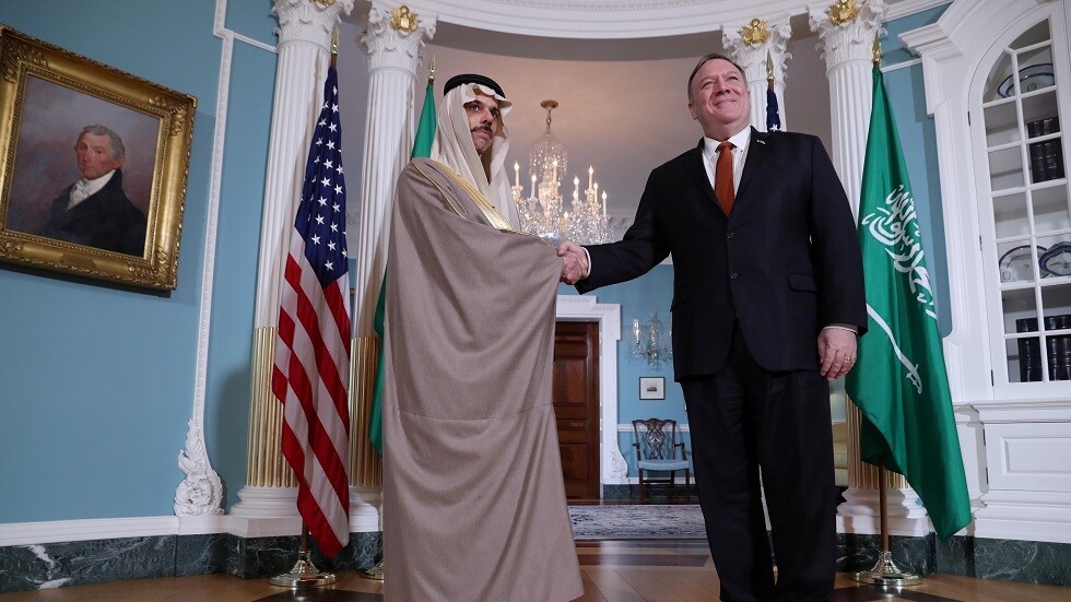 بومبيو يبحث 