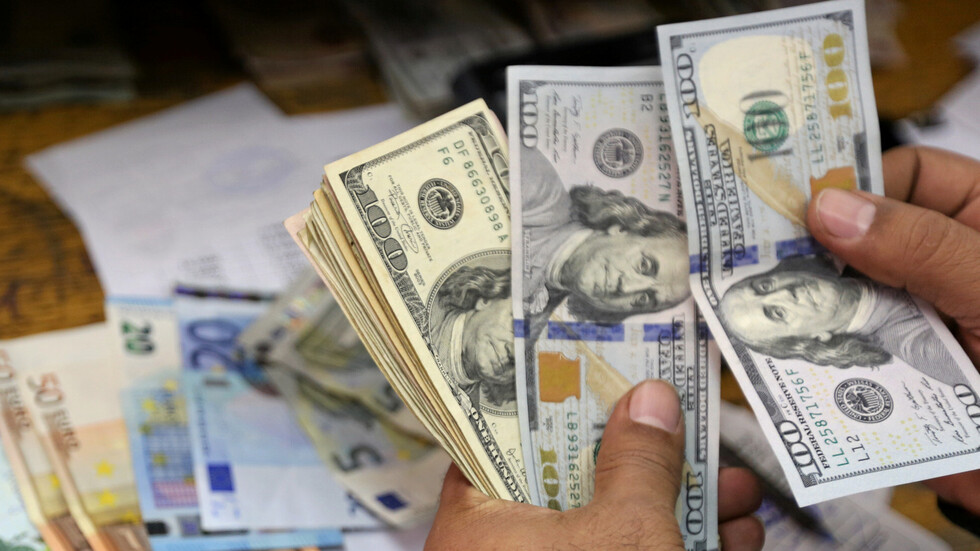 خبير اقتصادي يكشف عن مصير الدولار مقابل الجنيه في مصر نهاية 2020