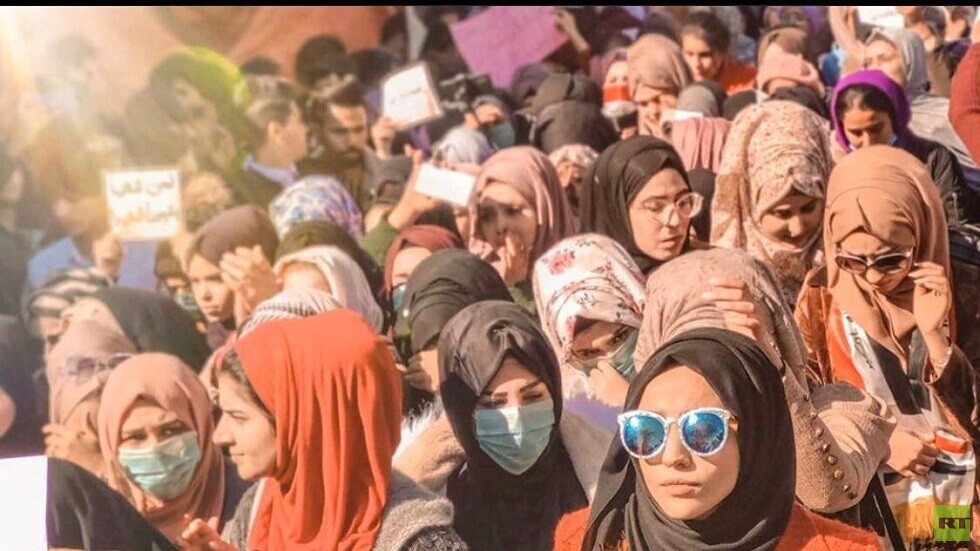 تظاهرة نسوية كبيرة في العراق دعما للاحتجاجات (فيديو)
