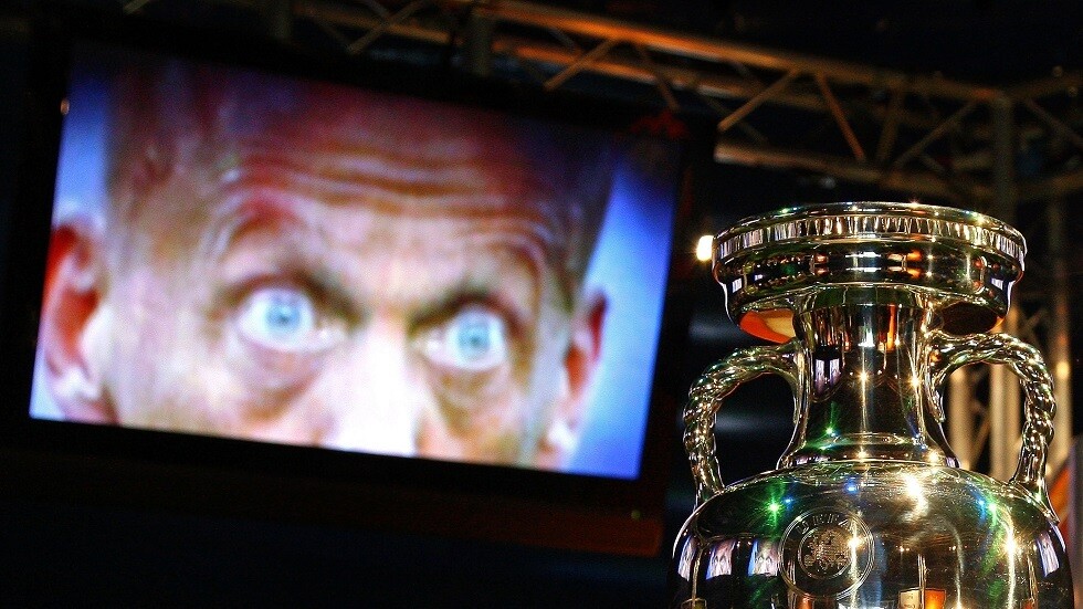 الحكم الأشهر بالعالم والملقب بـ"المرعب" يشعل شمعته الـ60